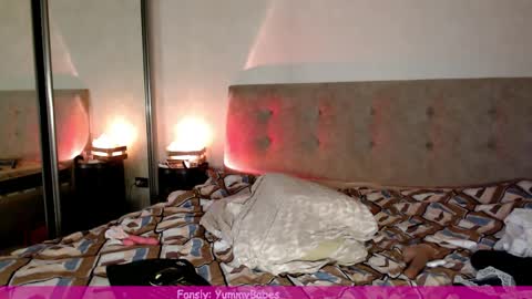Snapshot of _yummybabes_ chatting on 04/21/26, 02:51 Nicole Thomas Dave online show from 04/21/26, 02:51