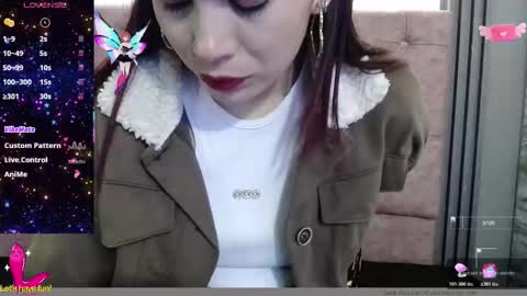 Snapshot of _yuyi chatting on 10/31/25, 12:50 Yuyi online show from 10/31/25, 12:50