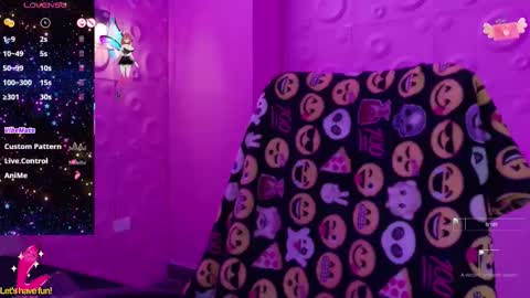 Snapshot of _yuyi chatting on 11/14/25, 12:59 Yuyi online show from 11/14/25, 12:59