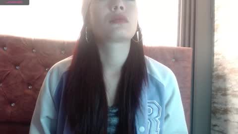 Snapshot of _yuyi chatting on 11/18/25, 11:47 Yuyi online show from 11/18/25, 11:47