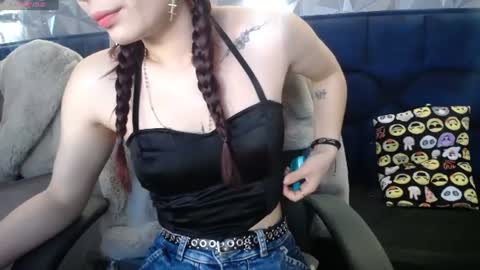 Yuyi online show from 07/24/26, 11:52