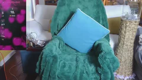 Snapshot of a1wifeslut4u chatting on 12/15/24, 02:37 A1wifeslut4u online show from 12/15/24, 02:37