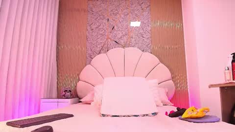 Aisha online show from 10/31/25, 12:06