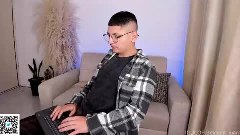 a_lejandro_0_8 online show from 04/17/26, 02:03