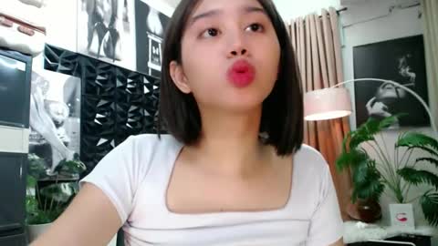 Snapshot of a_r_i_a_n_n_a chatting on 12/19/25, 08:54 Lovely Yana online show from 12/19/25, 08:54