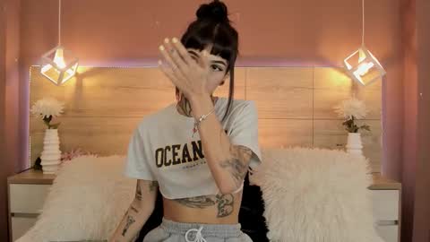 Snapshot of aa_lunit chatting on 11/29/25, 01:14 Luni online show from 11/29/25, 01:14