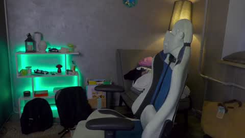 Alex online show from 02/02/25, 04:59