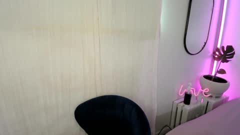 Snapshot of aaliyahlayla chatting on 12/29/24, 01:34 Aaliyahlayla online show from 12/29/24, 01:34