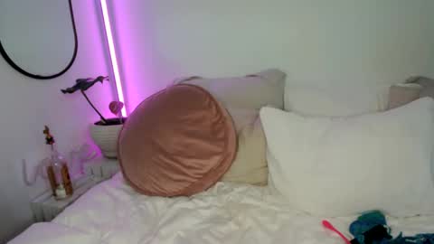 Snapshot of aaliyahlayla chatting on 01/19/25, 02:36 Aaliyahlayla online show from 01/19/25, 02:36