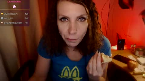 Snapshot of aamazingjoi chatting on 01/06/25, 04:04 Katie online show from 01/06/25, 04:04