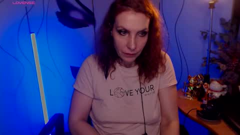 Snapshot of aamazingjoi chatting on 12/17/25, 01:55 Katie online show from 12/17/25, 01:55