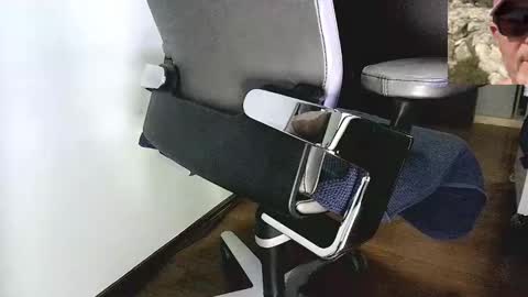 Snapshot of aaron1_show chatting on 03/05/25, 05:50 Aaron online show from 03/05/25, 05:50