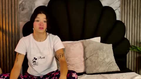 Snapshot of aaron_and_alahya chatting on 12/14/25, 02:17 aaron_and_alahya online show from 12/14/25, 02:17