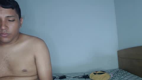 Snapshot of aaron_and_ann chatting on 02/15/25, 04:01 Aaron y Ann online show from 02/15/25, 04:01