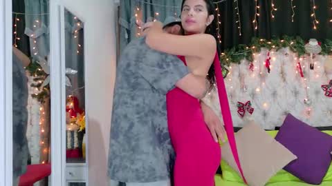 Snapshot of aaron_and_samanta chatting on 12/31/24, 10:58 Aaron Samanta online show from 12/31/24, 10:58