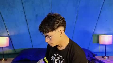 Aaron Ezequiel online show from 11/26/25, 11:17