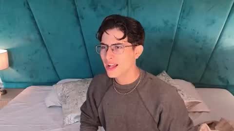 Aaron Ezequiel online show from 04/24/26, 04:42