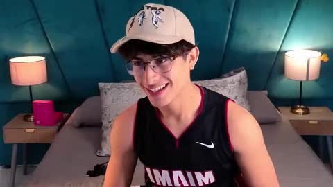 Aaron Ezequiel online show from 05/22/26, 01:50
