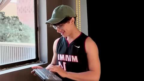 Aaron Ezequiel online show from 05/30/26, 01:08