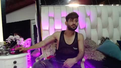 Snapshot of aaron_jones_1 chatting on 04/15/26, 09:04 aaron_jones_1 online show from 04/15/26, 09:04