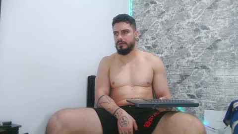 Aaron kwok online show from 03/08/25, 10:56