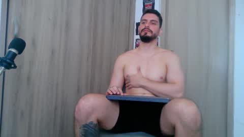 Aaron kwok online show from 11/16/25, 09:20