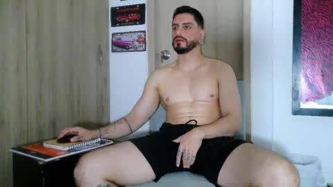 Aaron kwok online show from 03/08/26, 11:19