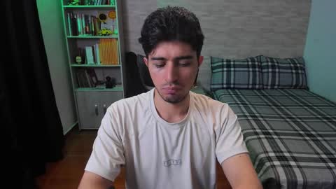 Aaron online show from 11/08/25, 05:23