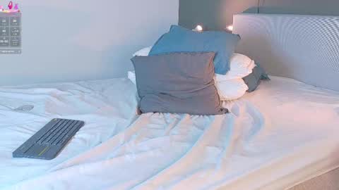 AARON  online show from 10/01/25, 08:04