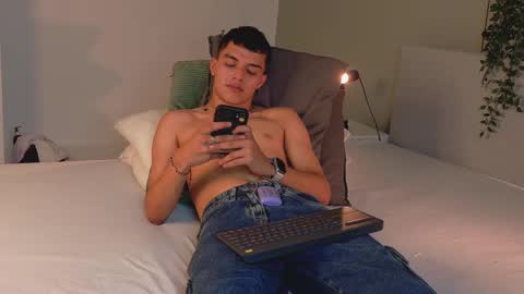 AARON  online show from 10/03/25, 12:18