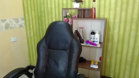 Snapshot of aaronbakers chatting on 02/17/25, 05:14 im NiallDun online show from 02/17/25, 05:14