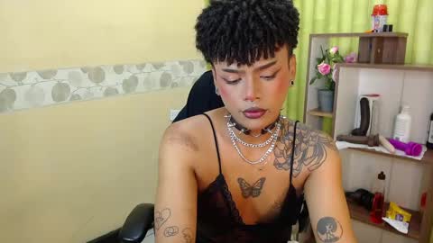 Snapshot of aaronbakers chatting on 02/21/25, 01:11 im NiallDun online show from 02/21/25, 01:11