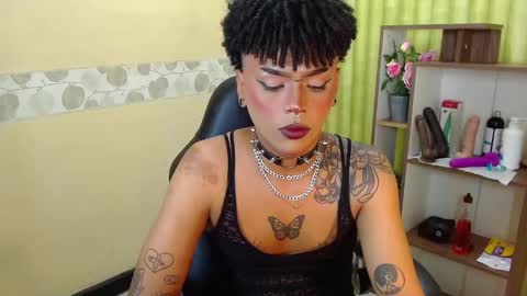 Snapshot of aaronbakers chatting on 02/26/25, 06:47 im NiallDun online show from 02/26/25, 06:47