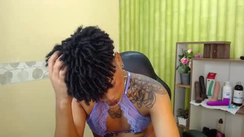 Snapshot of aaronbakers chatting on 03/11/25, 03:48 im NiallDun online show from 03/11/25, 03:48