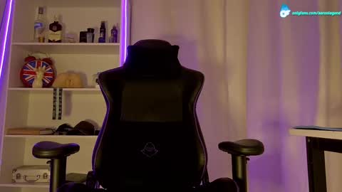 Snapshot of aaronlegend chatting on 02/25/25, 04:35 Aaron online show from 02/25/25, 04:35