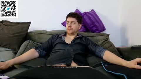 Snapshot of aaronlegend chatting on 10/11/25, 08:29 Aaron online show from 10/11/25, 08:29