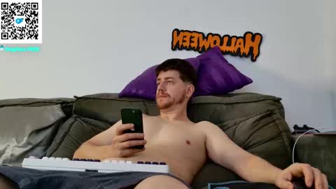 Snapshot of aaronlegend chatting on 10/29/25, 11:06 Aaron online show from 10/29/25, 11:06