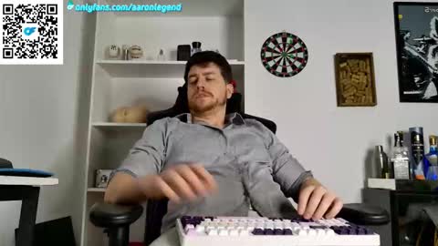 Snapshot of aaronlegend chatting on 11/05/25, 09:15 Aaron online show from 11/05/25, 09:15