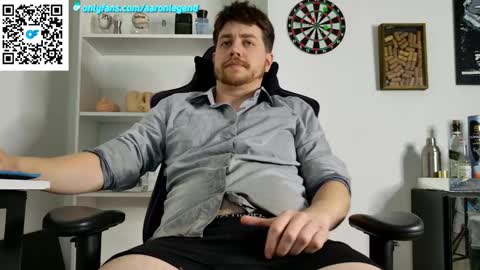 Snapshot of aaronlegend chatting on 11/23/25, 08:41 Aaron online show from 11/23/25, 08:41