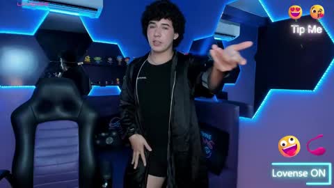 Snapshot of aaroooonn chatting on 02/24/25, 02:58 Aroon online show from 02/24/25, 02:58