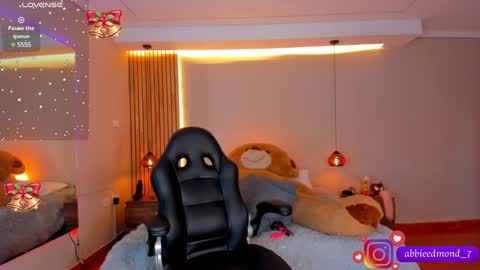 Abbie Edmond  online show from 12/24/24, 04:44