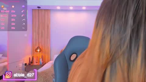 Abbie Edmond  online show from 10/12/25, 04:00