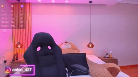 Abbie Edmond  online show from 12/18/25, 03:56