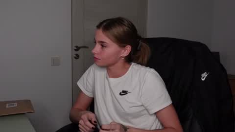 Snapshot of abby_laker chatting on 01/09/25, 12:03 ABBY LAKER online show from 01/09/25, 12:03