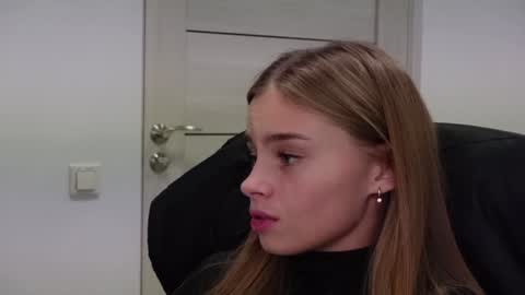 Snapshot of abby_laker chatting on 01/11/25, 12:01 ABBY LAKER online show from 01/11/25, 12:01