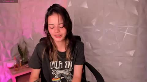 Snapshot of abby_saenz01 chatting on 06/19/26, 05:17 Abby Saenz online show from 06/19/26, 05:17