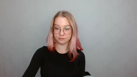 Snapshot of abbymoore__ chatting on 12/15/24, 11:45 Abby Lovense is active online show from 12/15/24, 11:45