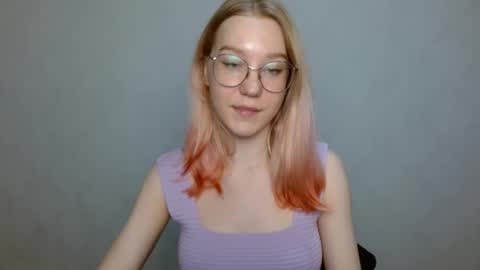 Snapshot of abbymoore__ chatting on 12/24/24, 12:11 Abby Lovense is active online show from 12/24/24, 12:11