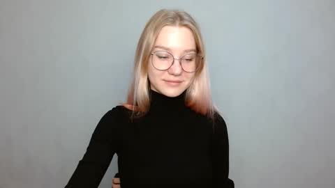 Snapshot of abbymoore__ chatting on 01/07/25, 09:07 Abby Lovense is active online show from 01/07/25, 09:07