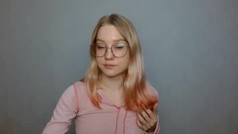 Snapshot of abbymoore__ chatting on 01/12/25, 12:44 Abby Lovense is active online show from 01/12/25, 12:44